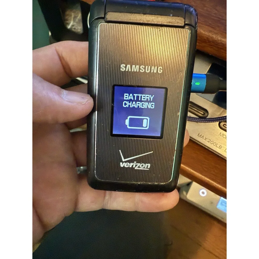 Samsung SCH-U320 Haven Verizon CDMA FLIP Cell Phone, Tiny Crack In Front Screen